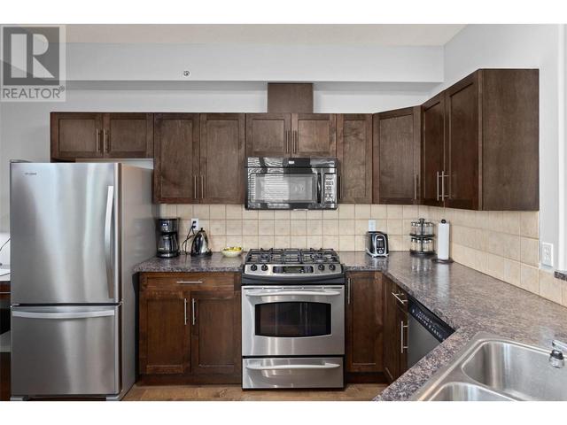 401 - 1128 Sunset Drive, Condo with 3 bedrooms, 2 bathrooms and 1 parking in Kelowna BC | Image 15