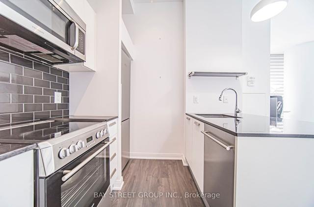 2908 - 42 Charles St E, Condo with 2 bedrooms, 1 bathrooms and 1 parking in Toronto ON | Image 6