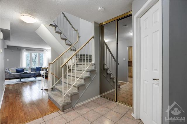 33 Forestlane Private, Townhouse with 3 bedrooms, 2 bathrooms and 2 parking in Ottawa ON | Image 2