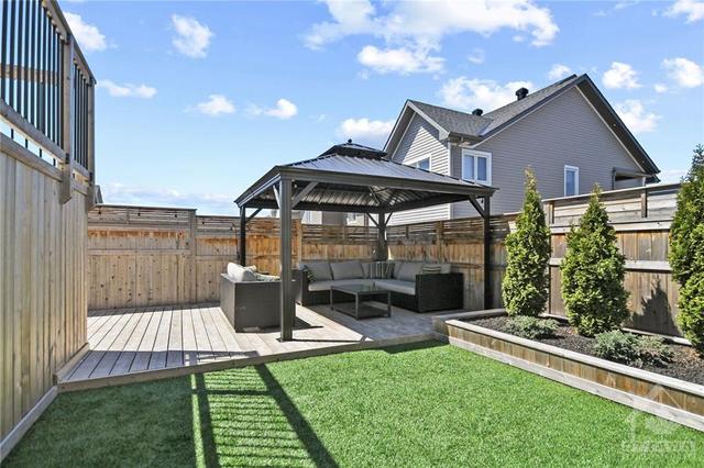 Synthetic turf and fully private and fenced | Image 28