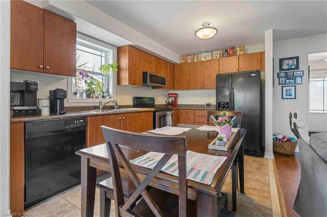 74 Chicory Cres, House detached with 3 bedrooms, 1 bathrooms and 2 parking in St. Catharines ON | Image 27