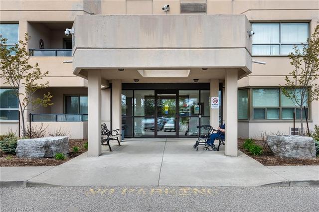 111 - 200 Jamieson Pky, House attached with 2 bedrooms, 1 bathrooms and 1 parking in Cambridge ON | Image 12
