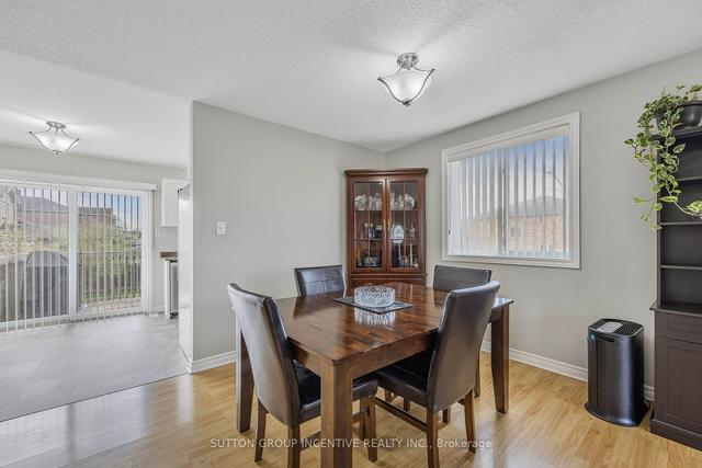 23 Shalom Way, House detached with 3 bedrooms, 2 bathrooms and 6 parking in Barrie ON | Image 5