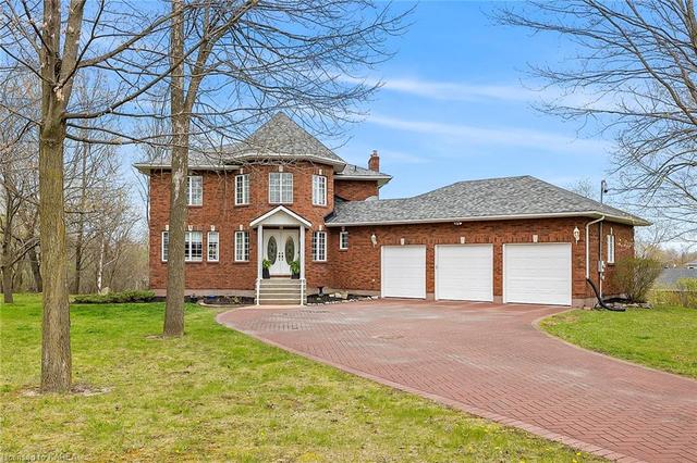 556 Mount Chesney Road, House detached with 4 bedrooms, 2 bathrooms and 10 parking in South Frontenac ON | Image 12