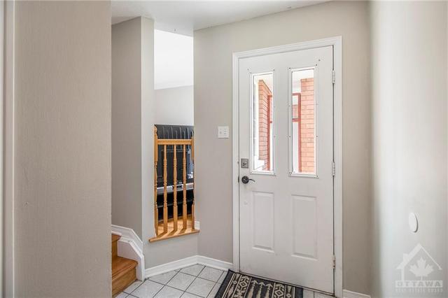 1553 Duplante Ave, Townhouse with 3 bedrooms, 2 bathrooms and 2 parking in Ottawa ON | Image 5