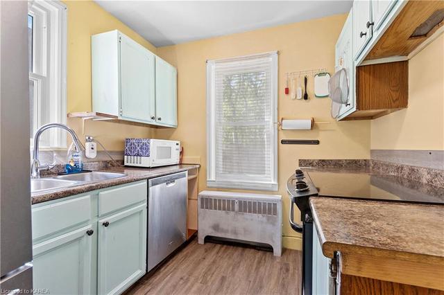 208 Concession St, House detached with 2 bedrooms, 1 bathrooms and 2 parking in Kingston ON | Image 5