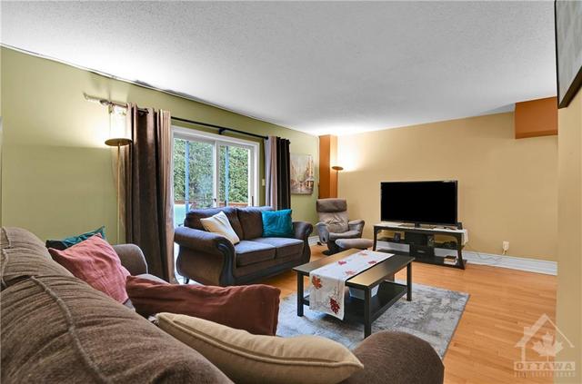 25 Sturbridge Private, Townhouse with 3 bedrooms, 2 bathrooms and 3 parking in Ottawa ON | Image 15