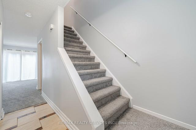57 - 105 Hansen Rd N, Townhouse with 3 bedrooms, 2 bathrooms and 1 parking in Brampton ON | Image 9