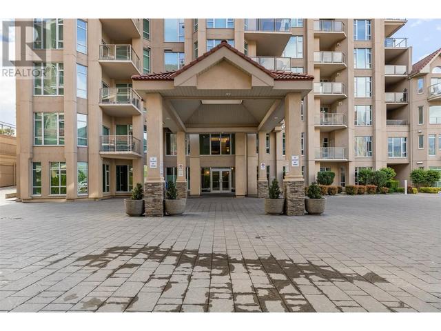 401 - 1128 Sunset Drive, Condo with 3 bedrooms, 2 bathrooms and 1 parking in Kelowna BC | Image 3