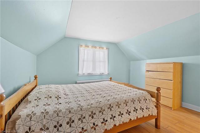 208 Concession St, House detached with 2 bedrooms, 1 bathrooms and 2 parking in Kingston ON | Image 15
