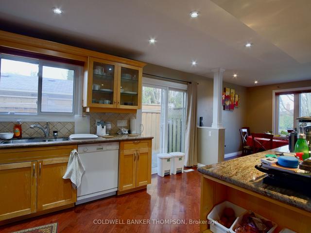 1286 Landfair Cres, House detached with 3 bedrooms, 2 bathrooms and 5 parking in Oakville ON | Image 3