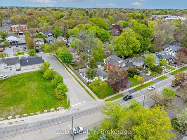427 Trafalgar Rd, House detached with 2 bedrooms, 2 bathrooms and 5 parking in Oakville ON | Image 27
