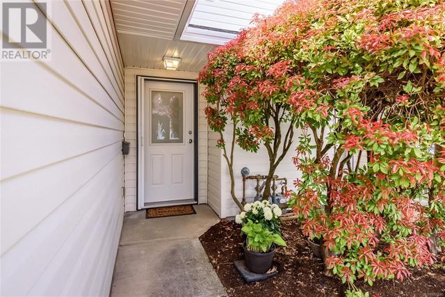 22 - 2160 Hawk Dr, House attached with 3 bedrooms, 2 bathrooms and 13 parking in Courtenay BC | Image 4