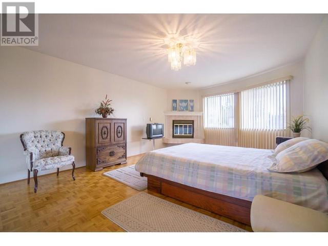 2651 Phillips Avenue, House detached with 6 bedrooms, 5 bathrooms and null parking in Burnaby BC | Image 11
