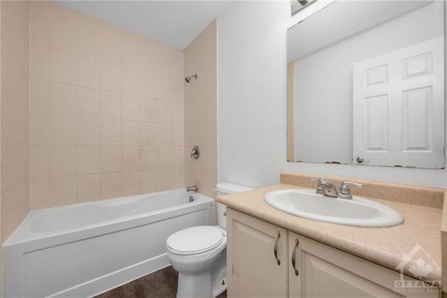 124 Sunshine Cres, Townhouse with 3 bedrooms, 2 bathrooms and 2 parking in Ottawa ON | Image 22