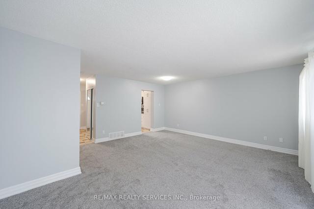 57 - 105 Hansen Rd N, Townhouse with 3 bedrooms, 2 bathrooms and 1 parking in Brampton ON | Image 6