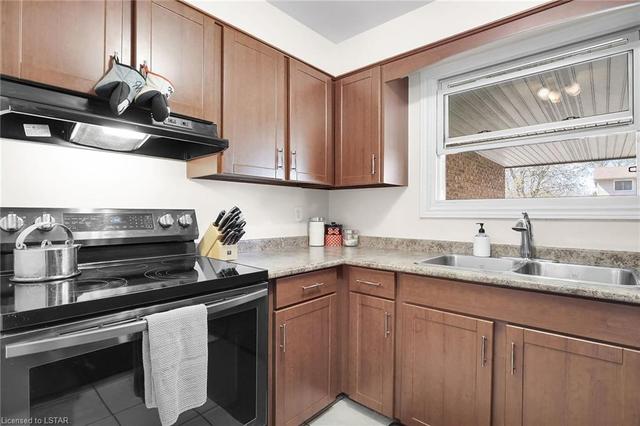 220 - 1330 Jalna Blvd, House attached with 3 bedrooms, 1 bathrooms and 2 parking in London ON | Image 6