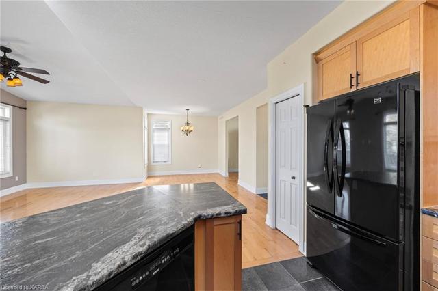 1332 Grace Ave, House detached with 3 bedrooms, 2 bathrooms and 8 parking in Kingston ON | Image 3