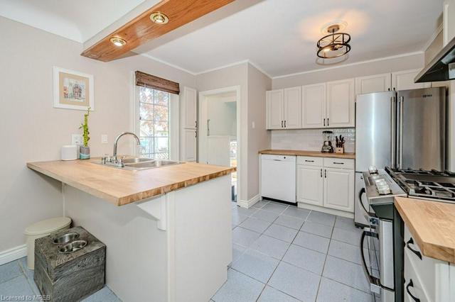 94 First St N, House detached with 4 bedrooms, 2 bathrooms and 3 parking in Hamilton ON | Image 4