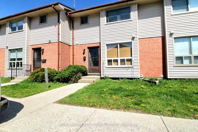 36 - 135 Belmont Dr, Townhouse with 3 bedrooms, 2 bathrooms and 1 parking in London ON | Image 1