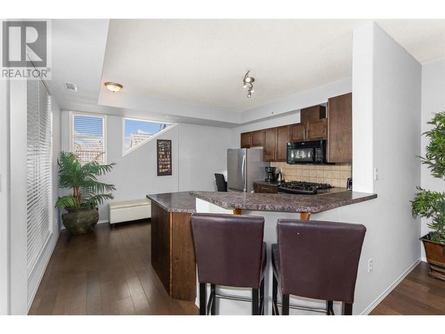 401 - 1128 Sunset Drive, Condo with 3 bedrooms, 2 bathrooms and 1 parking in Kelowna BC | Image 17