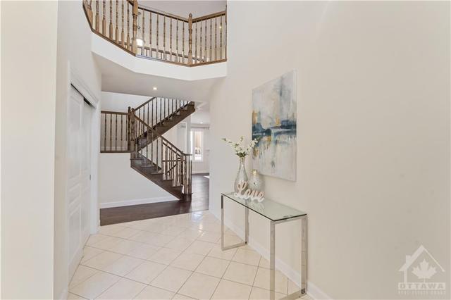 328 Mirabeau Terr, House detached with 5 bedrooms, 4 bathrooms and 6 parking in Ottawa ON | Image 2