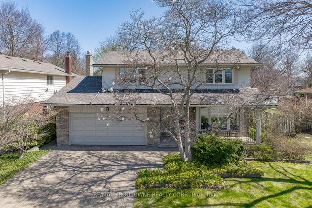 2169 Constance Dr, House detached with 4 bedrooms, 3 bathrooms and 4 parking in Oakville ON | Image 1