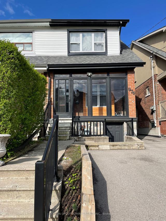 976 St Clarens Ave, House semidetached with 3 bedrooms, 3 bathrooms and 1 parking in Toronto ON | Image 1