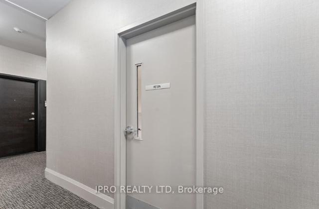 1008 - 65 Yorkland Blvd, Condo with 1 bedrooms, 2 bathrooms and 1 parking in Brampton ON | Image 4