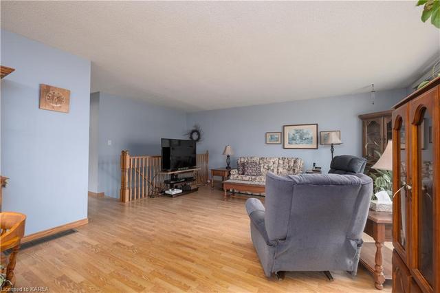94 Douglas Ave, House detached with 3 bedrooms, 1 bathrooms and 3 parking in Kingston ON | Image 31