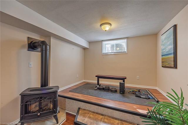 1256 Brackenwood Crescent, House semidetached with 3 bedrooms, 2 bathrooms and 3 parking in Kingston ON | Image 27