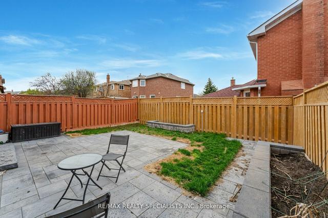21 Bighorn Cres, House detached with 4 bedrooms, 4 bathrooms and 6 parking in Brampton ON | Image 32
