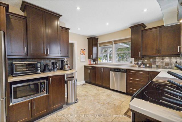 49 Woodward Ave, House detached with 4 bedrooms, 2 bathrooms and 5 parking in London ON | Image 5