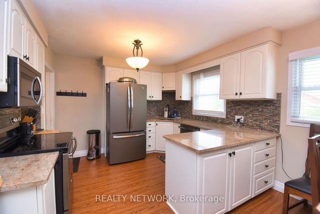 41 Woodbine Ave, House detached with 3 bedrooms, 2 bathrooms and 5 parking in St. Catharines ON | Image 11