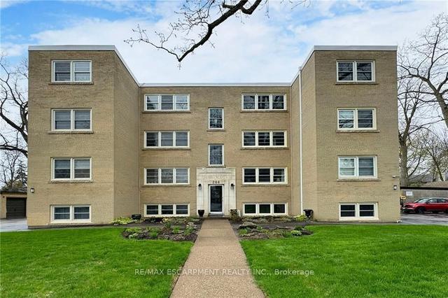 1 - 288 Reynolds St, Condo with 2 bedrooms, 1 bathrooms and 1 parking in Oakville ON | Image 1