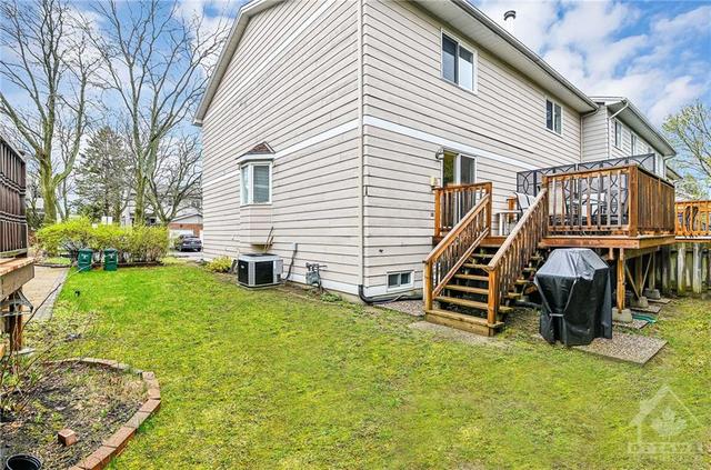25 Sturbridge Private, Townhouse with 3 bedrooms, 2 bathrooms and 3 parking in Ottawa ON | Image 26
