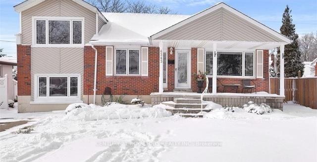 4343 Mt Royal Dr, House detached with 3 bedrooms, 2 bathrooms and 3 parking in Windsor ON | Image 1