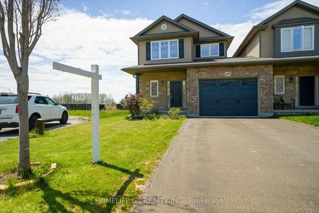 47 Videl Cres N, House attached with 3 bedrooms, 4 bathrooms and 5 parking in St. Catharines ON | Image 1