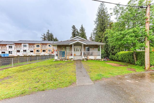 31960 Royal Cres, House detached with 3 bedrooms, 2 bathrooms and 4 parking in Abbotsford BC | Image 1