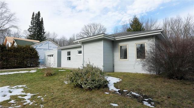 740 20th Street W, House detached with 2 bedrooms, 1 bathrooms and 4 parking in Owen Sound ON | Image 12