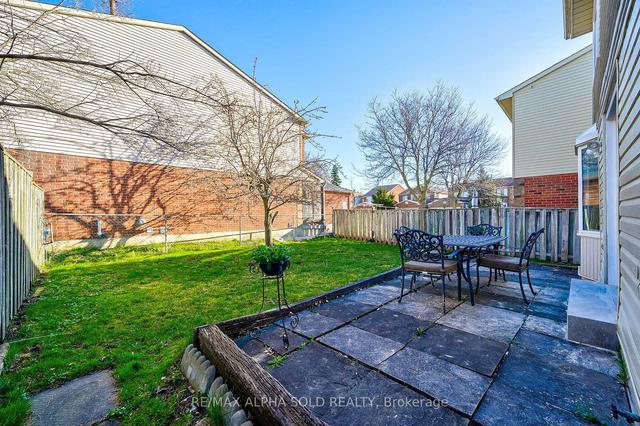 126 Chapel Park Sq, House detached with 4 bedrooms, 4 bathrooms and 6 parking in Toronto ON | Image 32