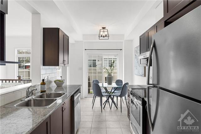 123 Laramie Crescent, Townhouse with 3 bedrooms, 3 bathrooms and 3 parking in Ottawa ON | Image 9