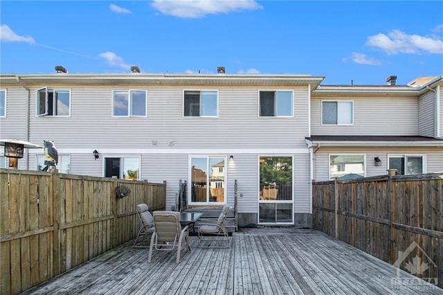1553 Duplante Ave, Townhouse with 3 bedrooms, 2 bathrooms and 2 parking in Ottawa ON | Image 24