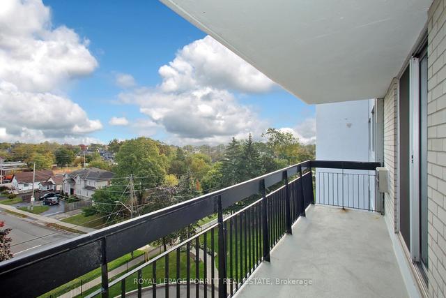 604 - 1100 Caven St, Condo with 2 bedrooms, 1 bathrooms and 1 parking in Mississauga ON | Image 9