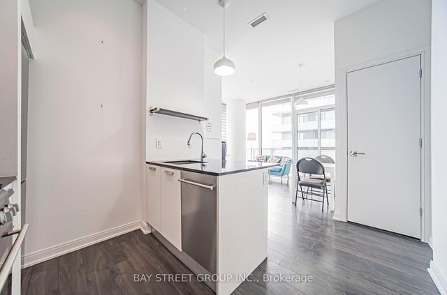 2908 - 42 Charles St E, Condo with 2 bedrooms, 1 bathrooms and 1 parking in Toronto ON | Image 5