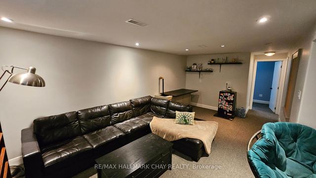 9 Newton St, House detached with 2 bedrooms, 2 bathrooms and 2 parking in Barrie ON | Image 22