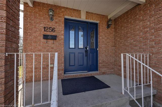 1256 Brackenwood Crescent, House semidetached with 3 bedrooms, 2 bathrooms and 3 parking in Kingston ON | Image 39