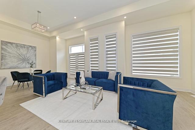 2404 Edward Leaver Tr, House detached with 5 bedrooms, 6 bathrooms and 4 parking in Oakville ON | Image 2