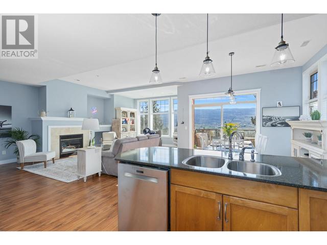211 - 1795 Country Club Dr, House attached with 2 bedrooms, 2 bathrooms and null parking in Kelowna BC | Image 11