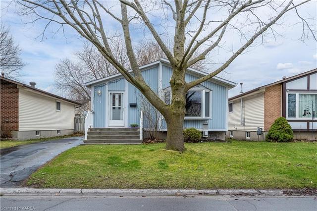94 Douglas Ave, House detached with 3 bedrooms, 1 bathrooms and 3 parking in Kingston ON | Image 1